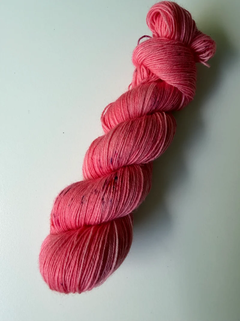 Susurros de la naturaleza: Rosa con motas