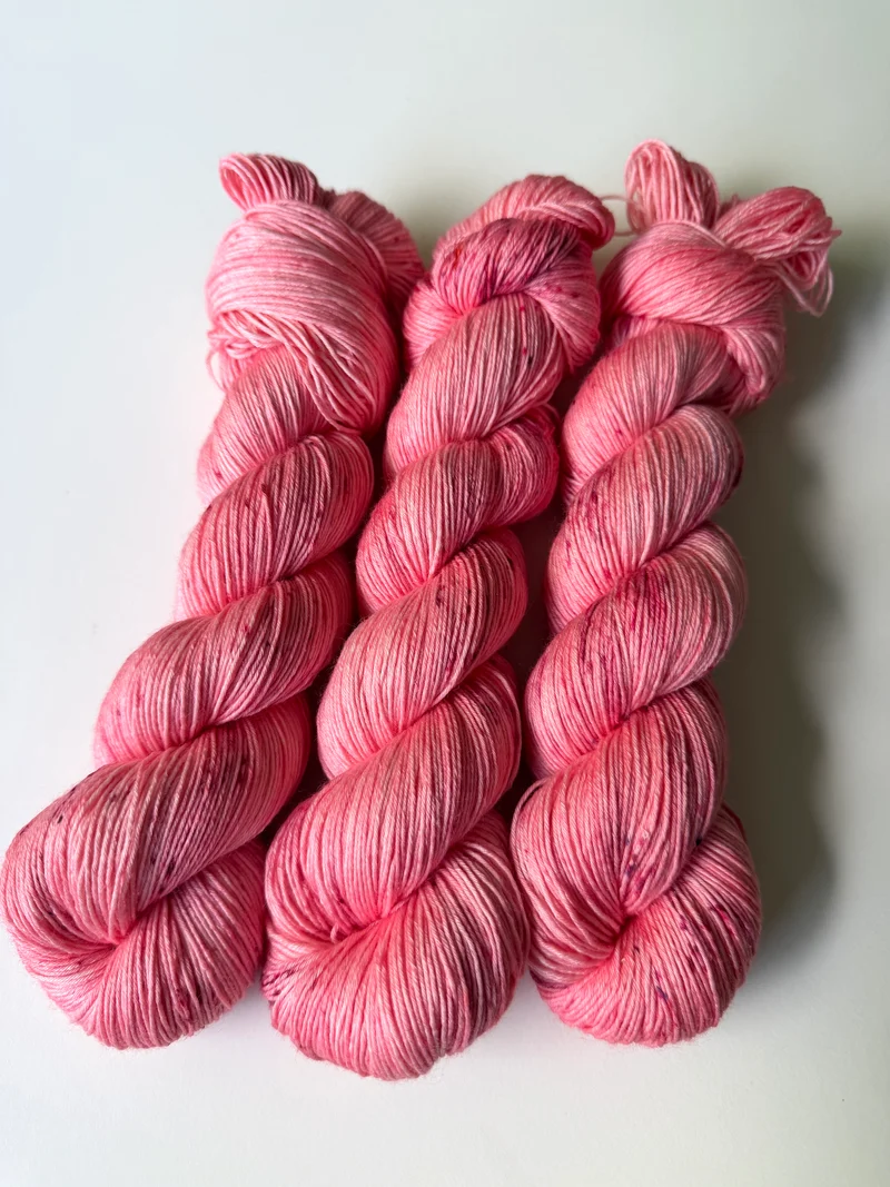 Seda Merino 400 rosa con motas