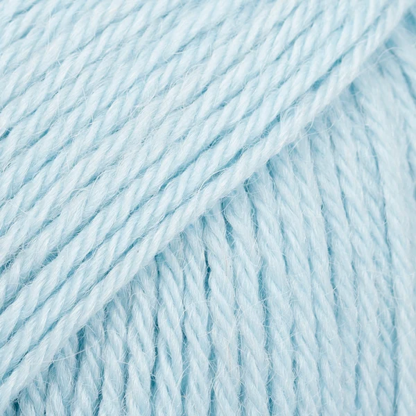 DROPS Nord Uni Colour 26 azul hielo