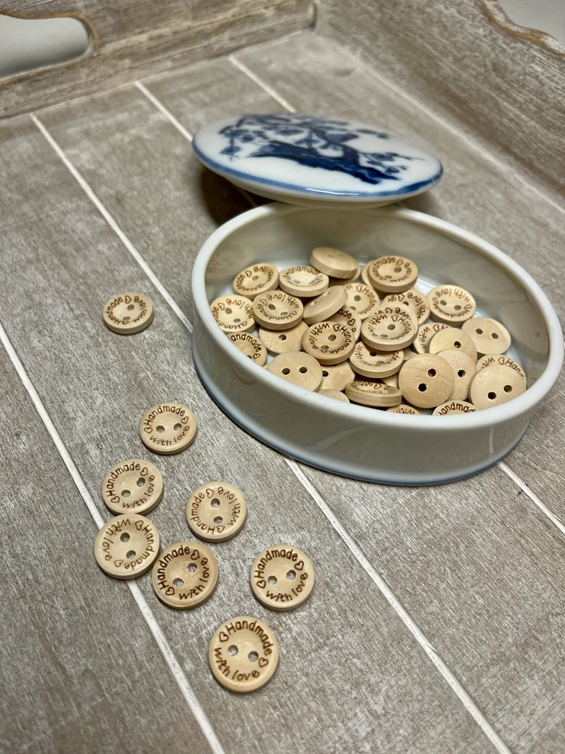 Botones de madera redondos