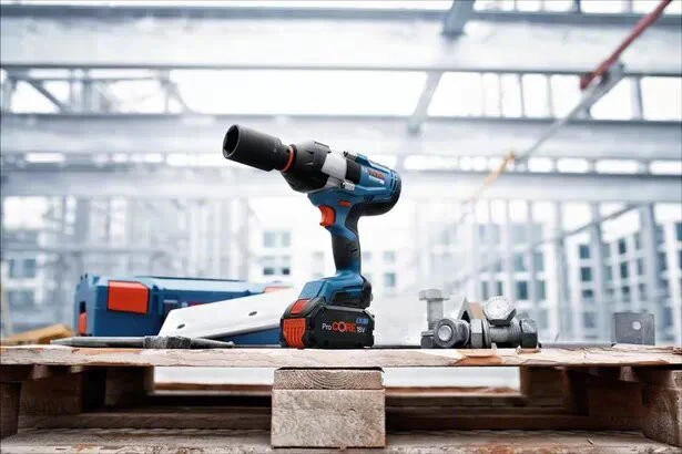 Atornillador de Impacto Bosch GDS 18V-1000 C + Baterías ProCORE 5.5Ah