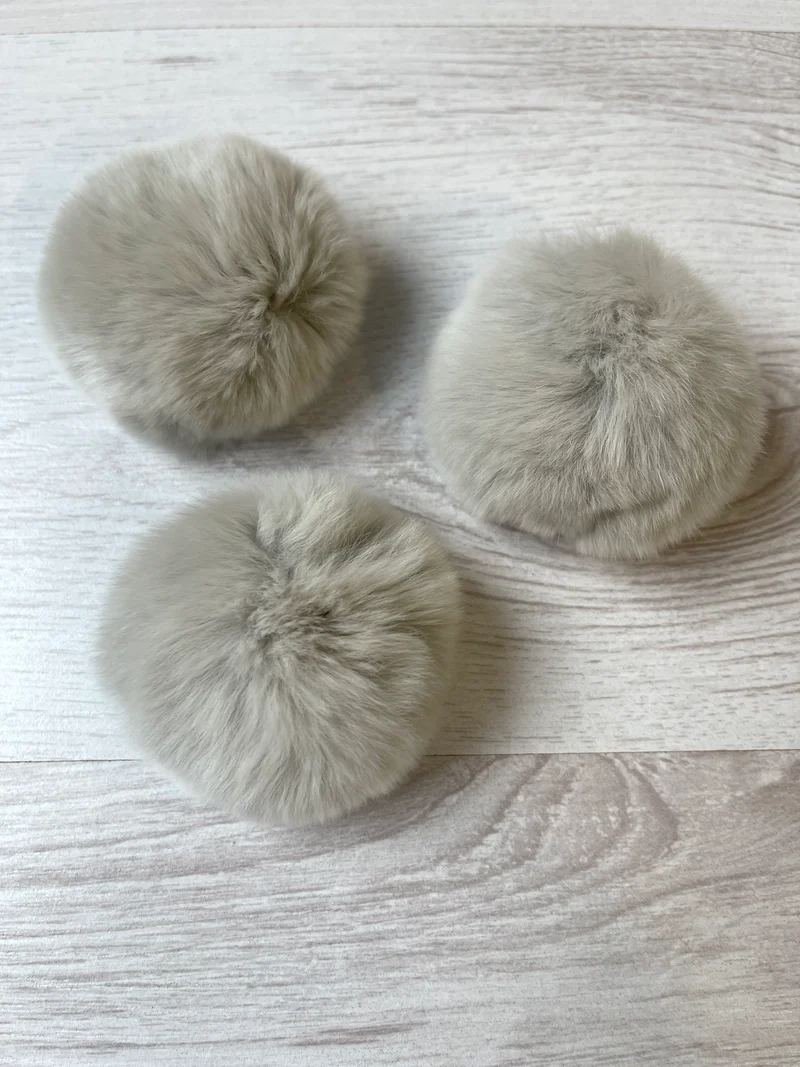 Pompón de pelo de conejo 100% natural (gris claro)