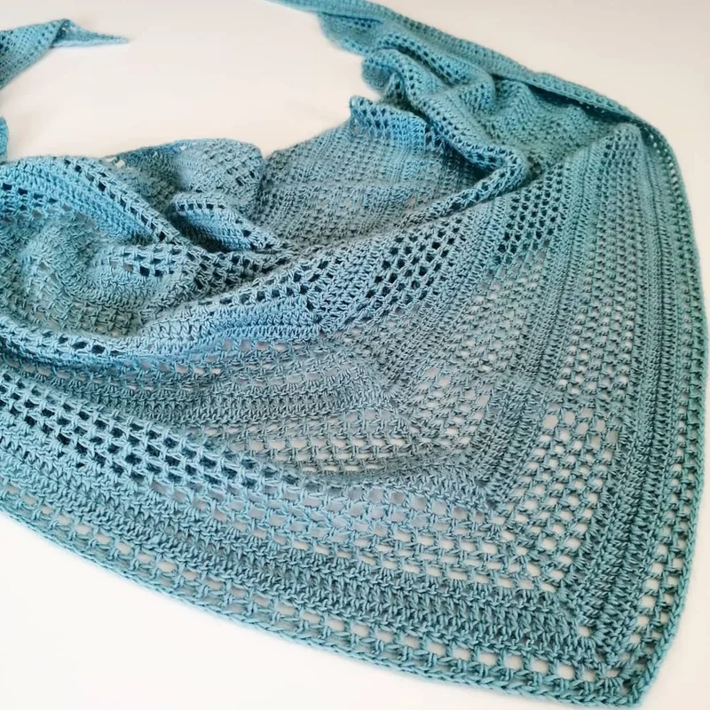 Patrón de crochet 'Chal de flores azules'