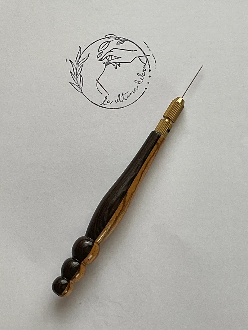 Aguja Luneville con Mango de Madera Boniga Tono mixto
