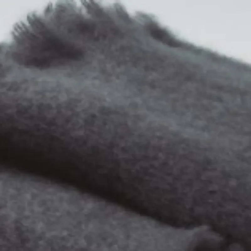 Manta Mohair Gris Oscuro