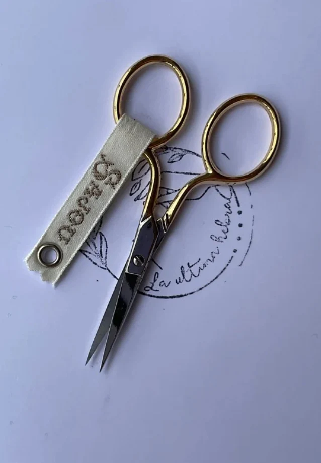 Tijeras Sajou de bordar - Arcy - doradas